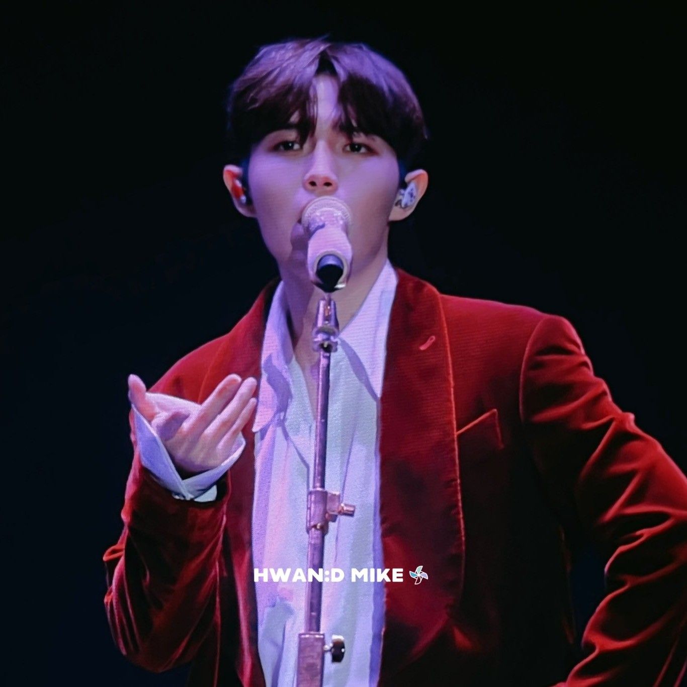 金在奐粉絲拍下的瞬間