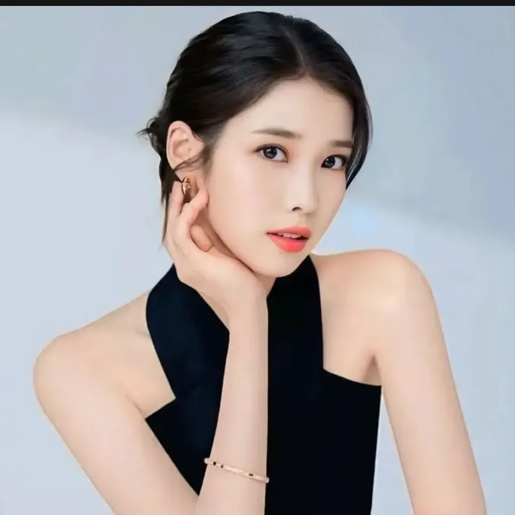 Foto aktivitas terbaru IU