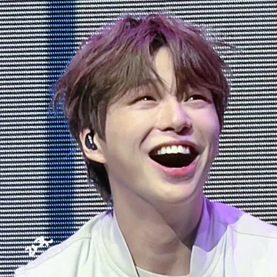 Behind-the-scenes cut of Kang Daniel