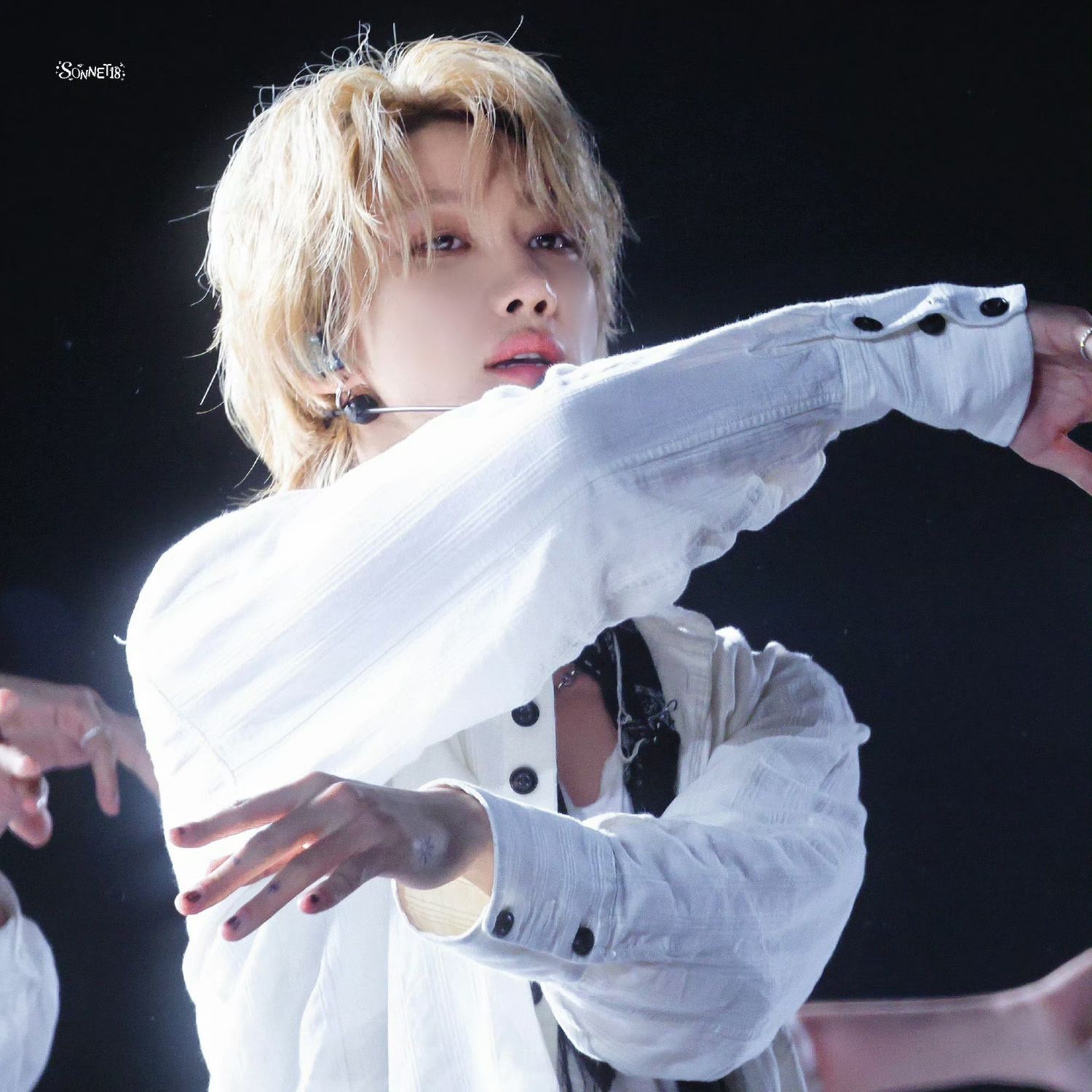 Behind-the-scenes cut of The 8 (SEVENTEEN)