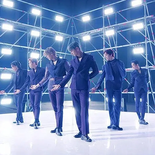 아스트로의 최신 사진