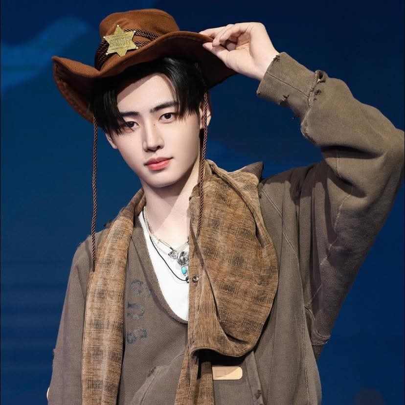 성훈 (ENHYPEN)의 비하인드 컷