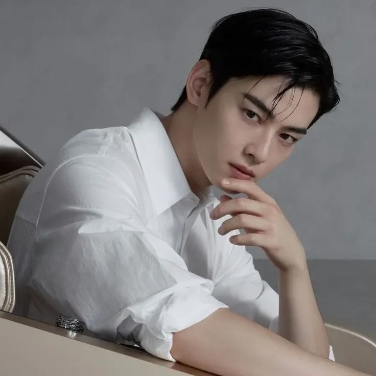 Latest photo of Eunwoo (ASTRO)