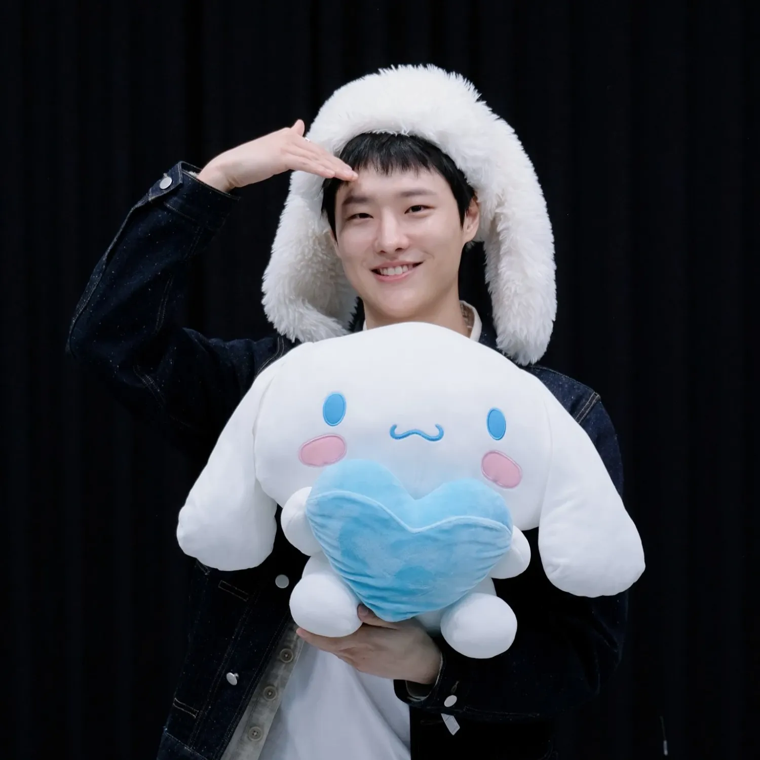 A moment captured by WOODZ's fan