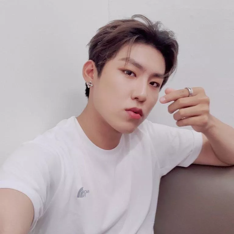 Behind-the-scenes cut of Park Woojin (AB6IX)