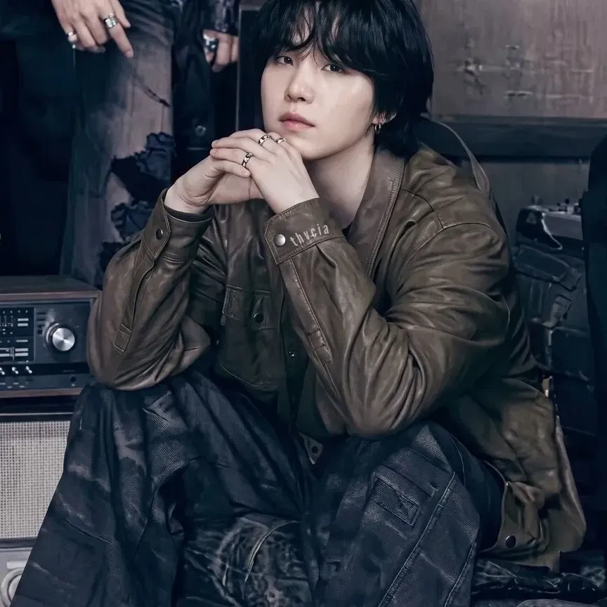 Foto aktivitas terbaru SUGA (BTS)