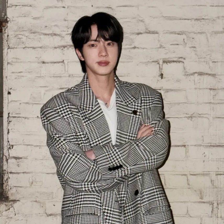 Momen yang diabadikan oleh penggemar Jin (BTS)