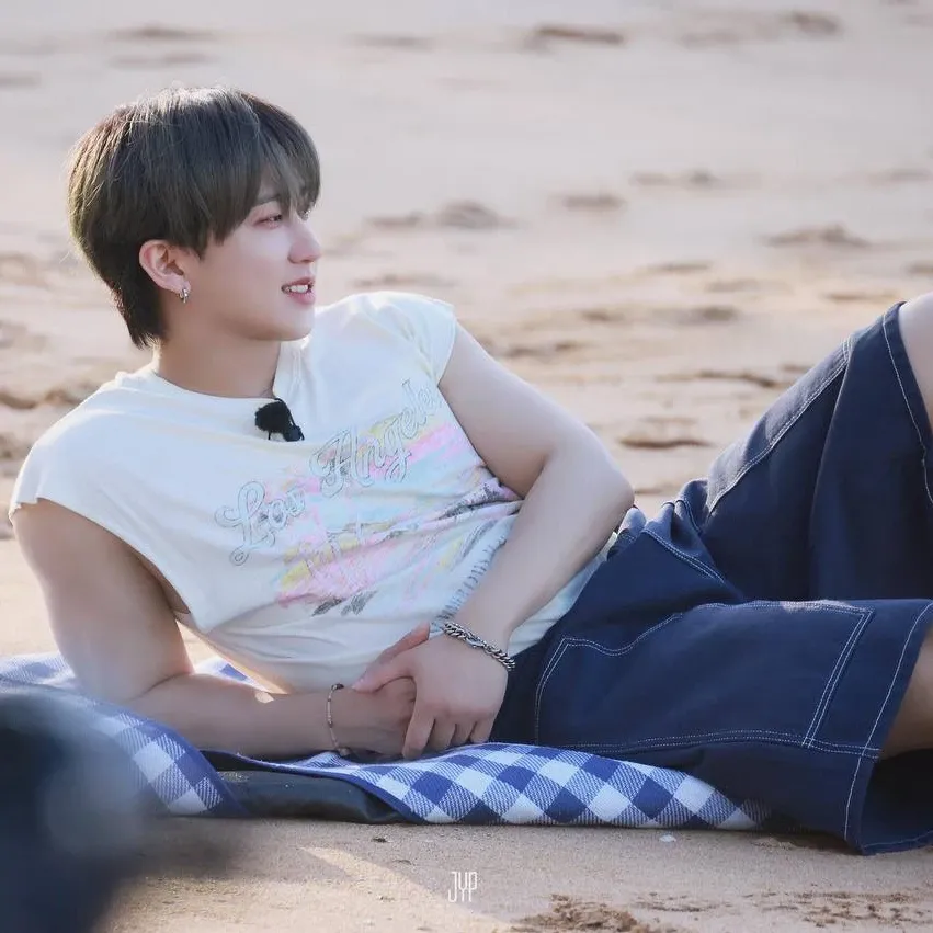 Behind-the-scenes cut of Changbin (Stray Kids)