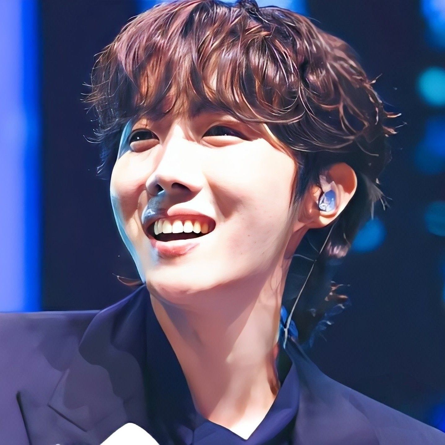 Foto terbaru j-hope (BTS)