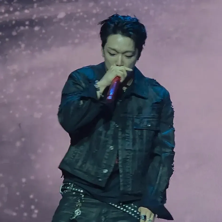 Recent activity shot of BOBBY (iKON)