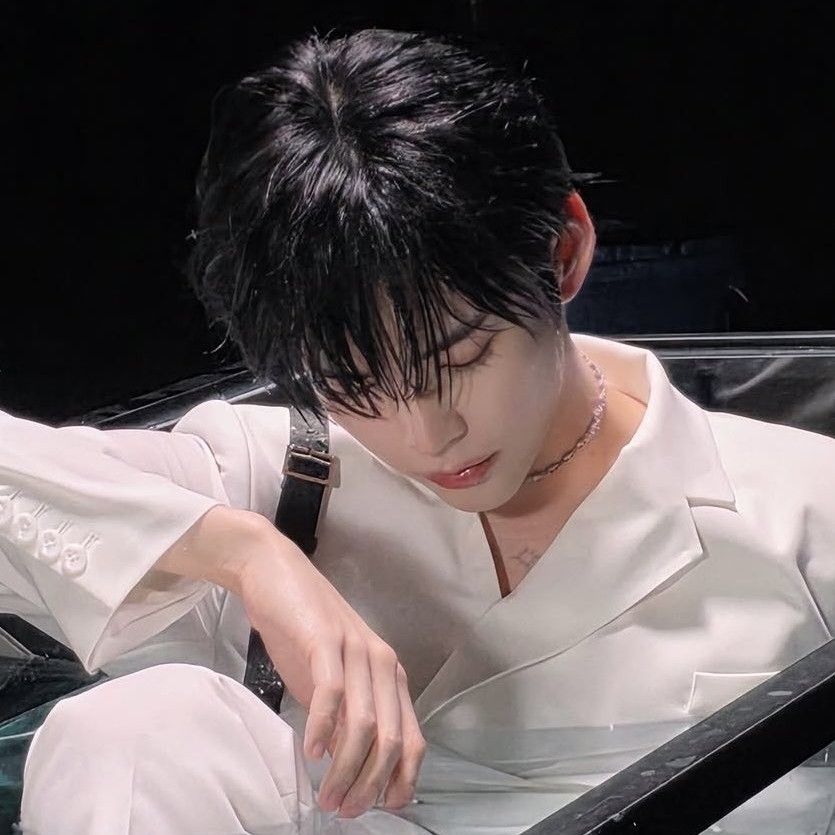 Recent activity shot of Sung Hanbin (ZEROBASEONE)