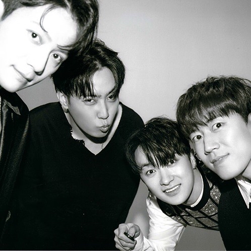 A moment captured by SECHSKIES's fan