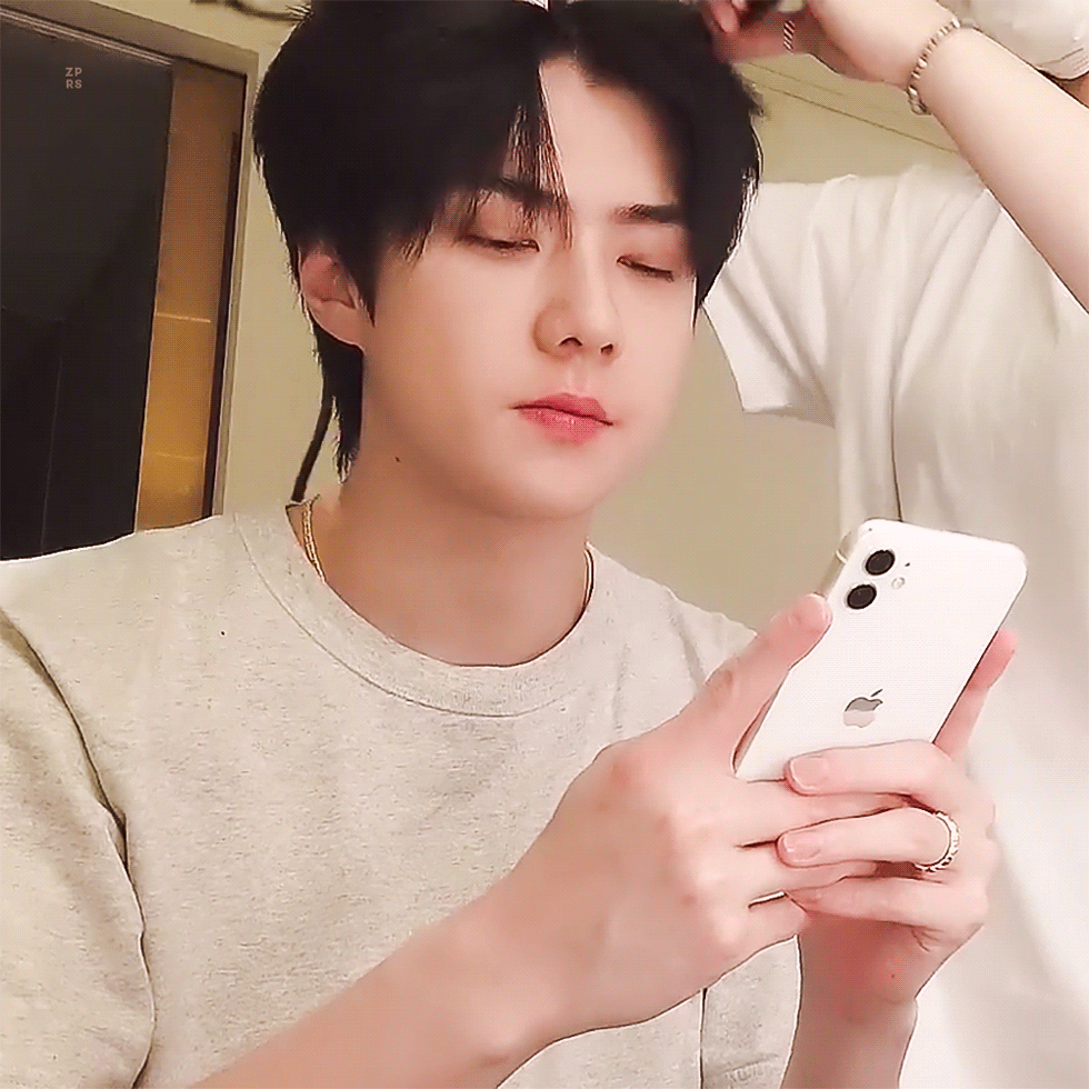 Recent activity shot of Sehun (EXO)