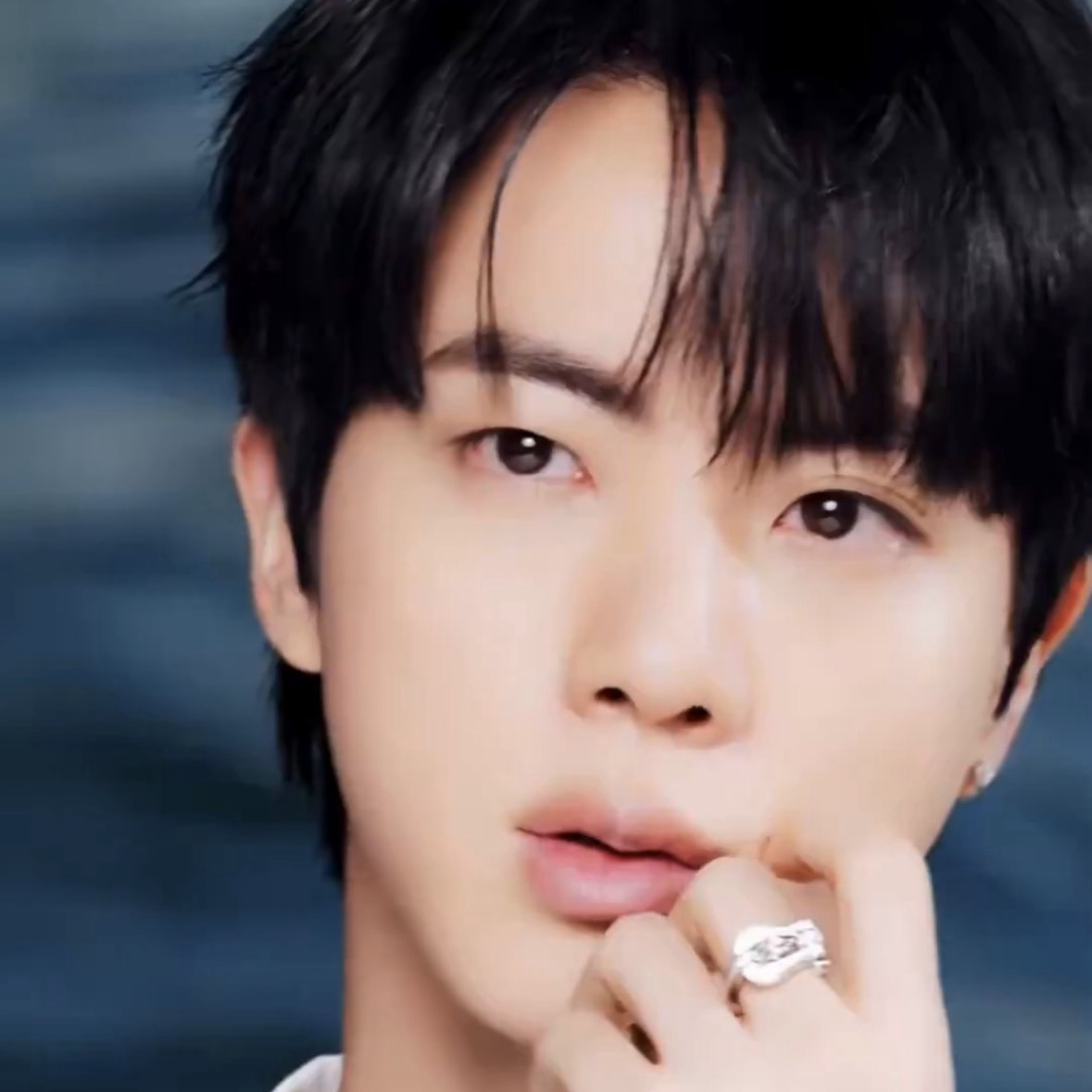 Foto aktivitas terbaru Jin (BTS)