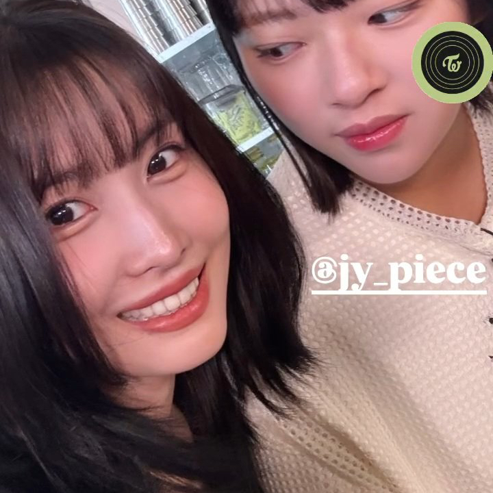 Momen yang diabadikan oleh penggemar Momo (TWICE)