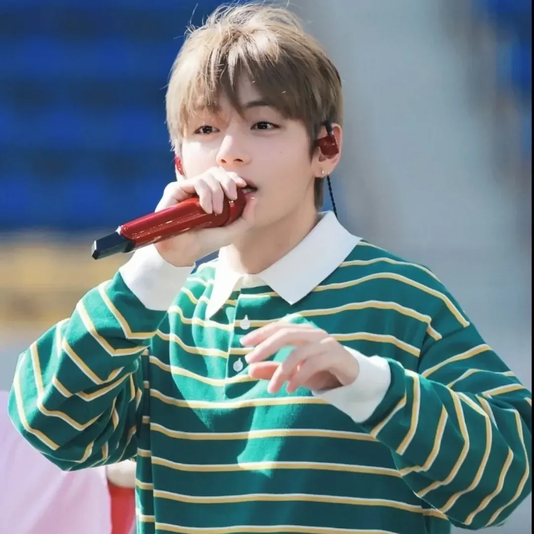 뷔 (방탄소년단) 최근 활동샷