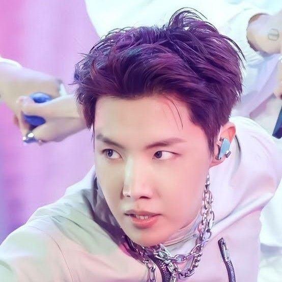 Foto terbaru j-hope (BTS)