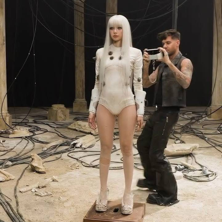 Foto terbaru Lisa (BLACKPINK)