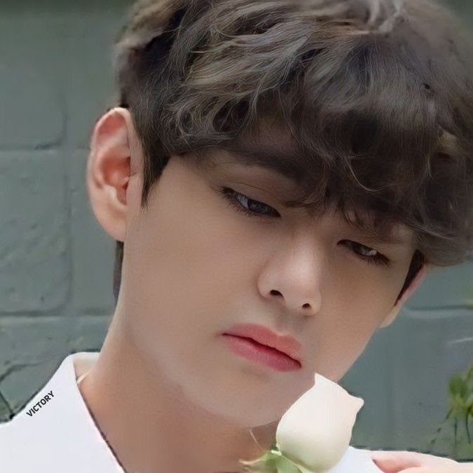 뷔 (방탄소년단)의 최신 사진