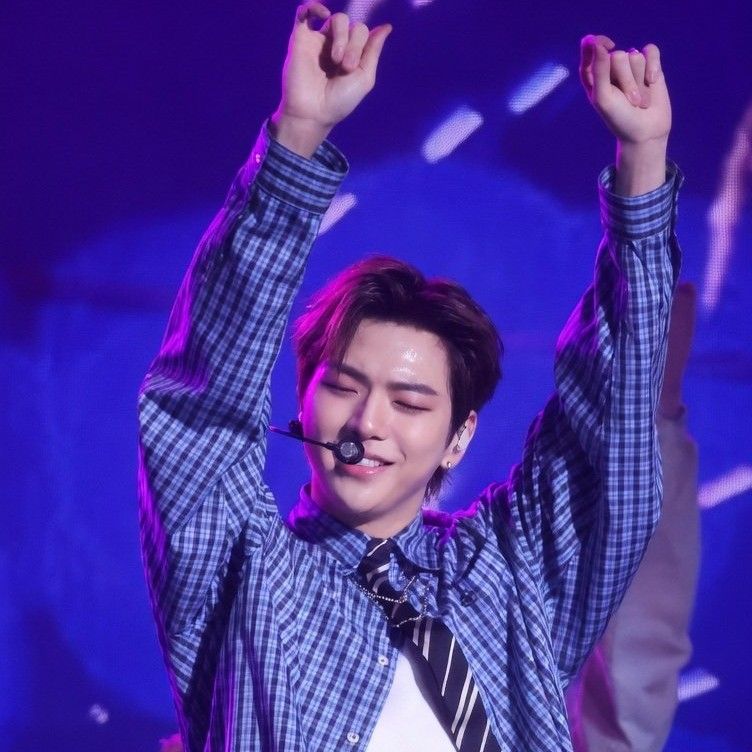 강다니엘의 비하인드 컷