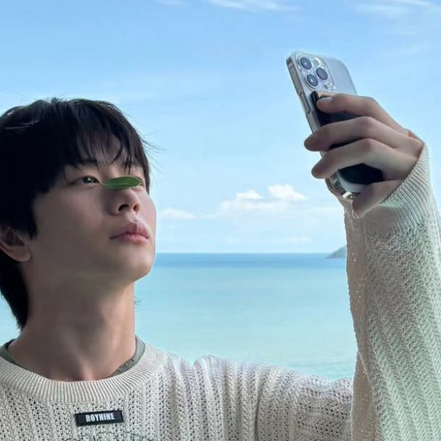 Latest photo of Yook Sungjae (BTOB)