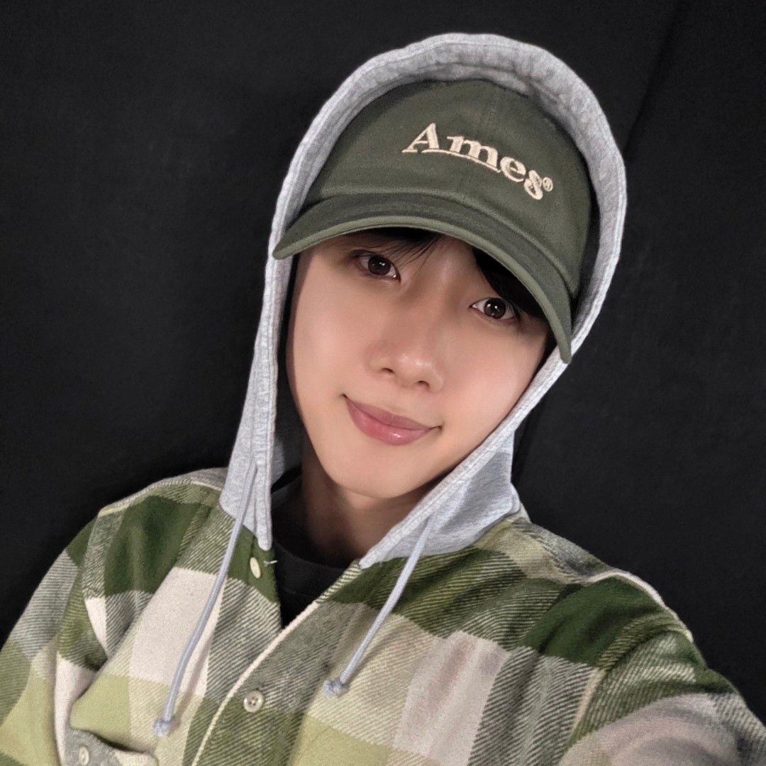 Recent activity shot of Hui (PENTAGON)