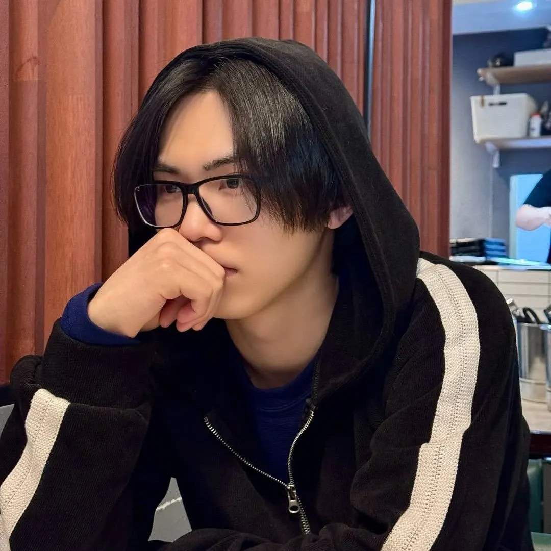 A moment captured by Rocky's fan