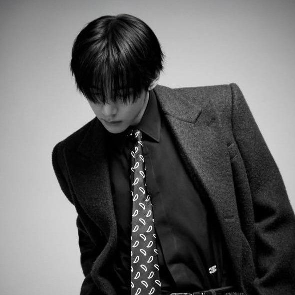 뷔 (방탄소년단)의 비하인드 컷