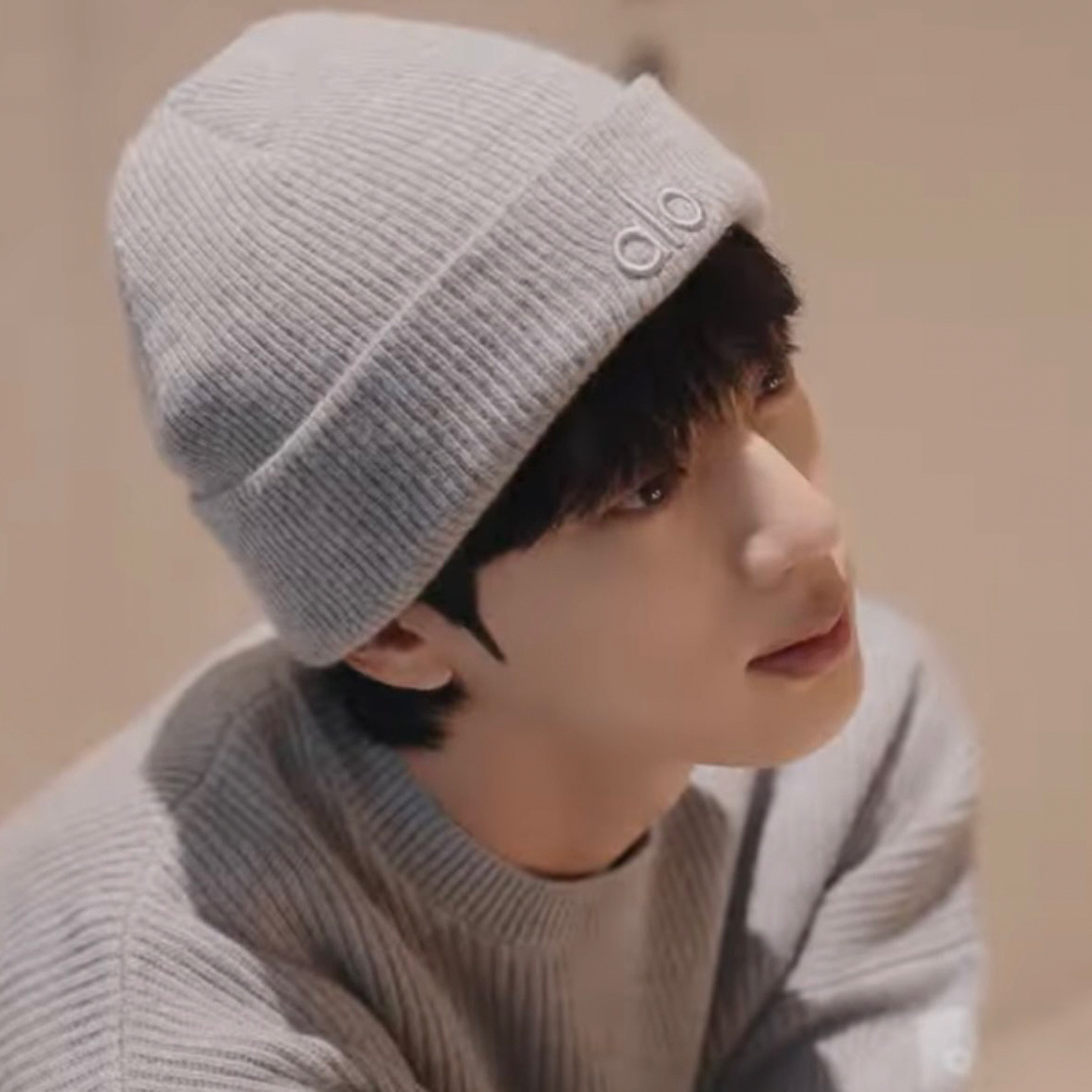 Foto aktivitas terbaru Jin (BTS)