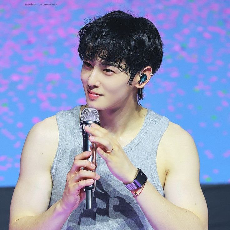 Latest photo of Eunwoo (ASTRO)