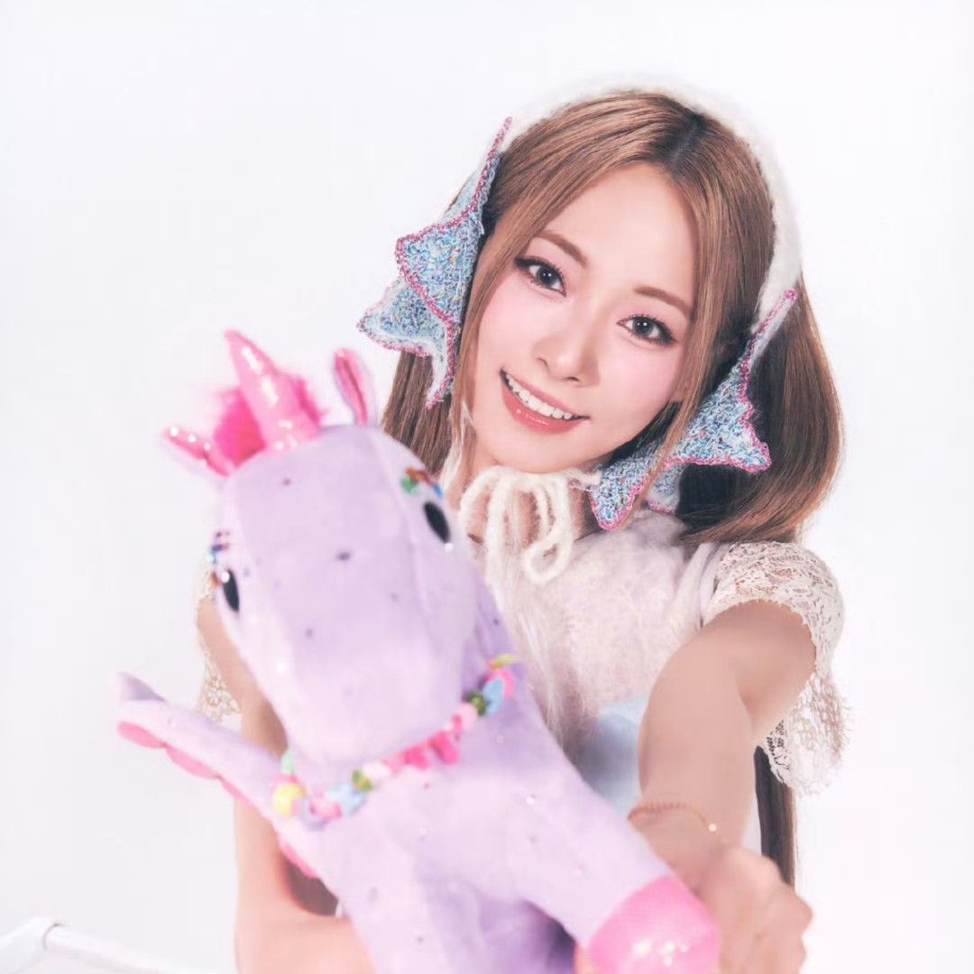 Foto aktivitas terbaru Tzuyu (TWICE)