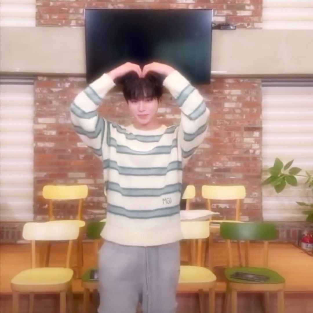 Behind-the-scenes cut of Kim Junseo (ALPHA DRIVE ONE)