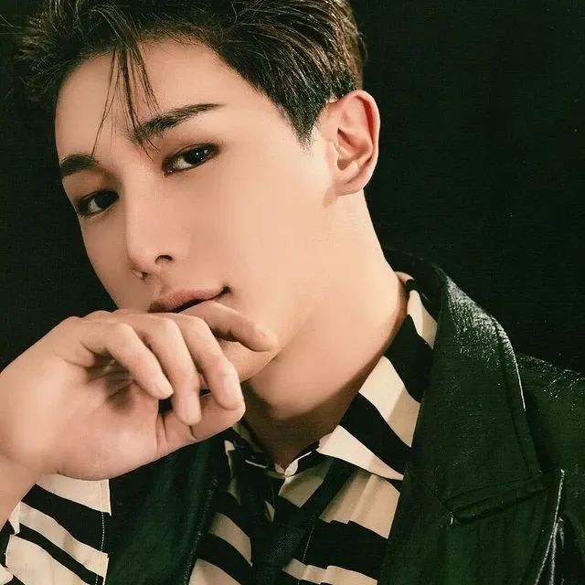 A moment captured by Wonho's fan