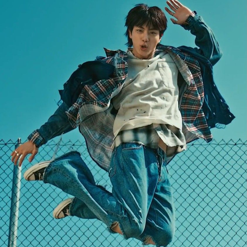 Momen yang diabadikan oleh penggemar Jin (BTS)