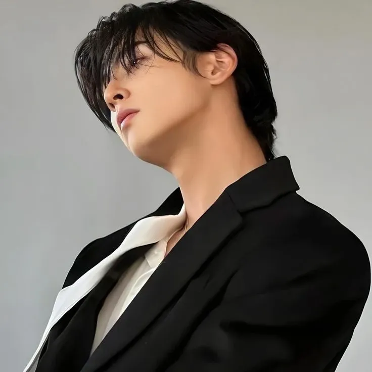 Recent activity shot of Eunwoo (ASTRO)