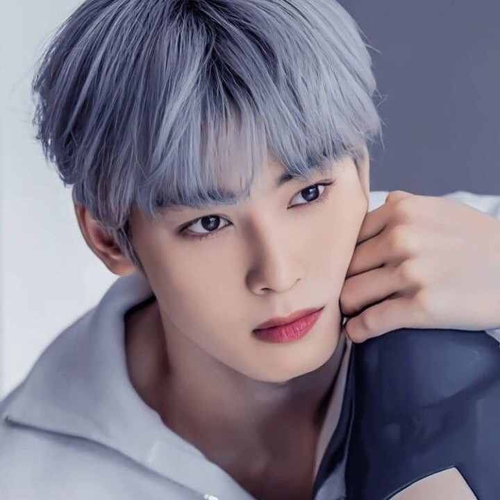 아스트로의 최신 사진