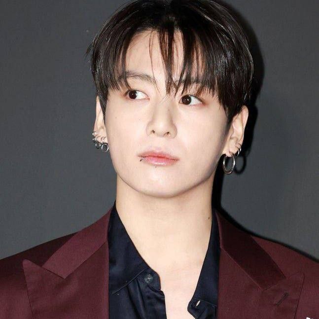 Foto aktivitas terbaru Jungkook (BTS)