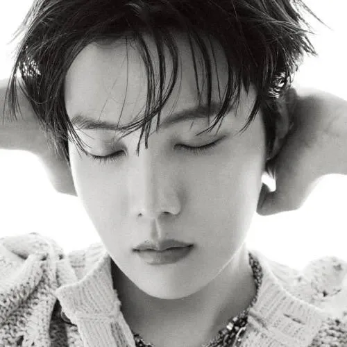 Foto terbaru j-hope (BTS)