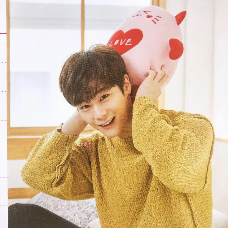 A moment captured by Moonbin (ASTRO)'s fan