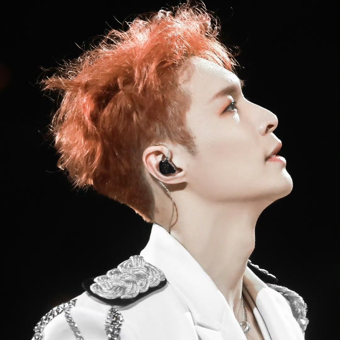 Recent activity shot of Lay (EXO)