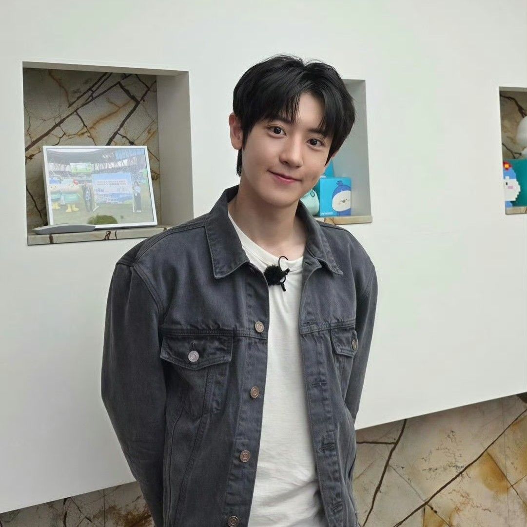 Latest photo of Chanyeol (EXO)