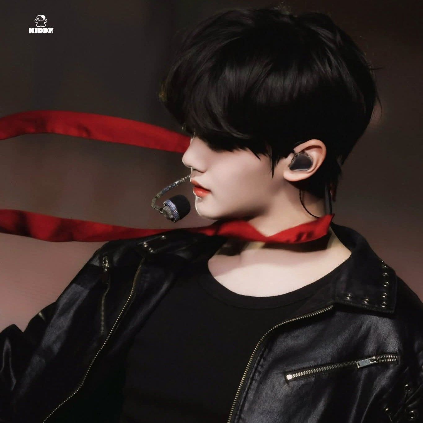 Latest photo of Kim Gyuvin (ZEROBASEONE)