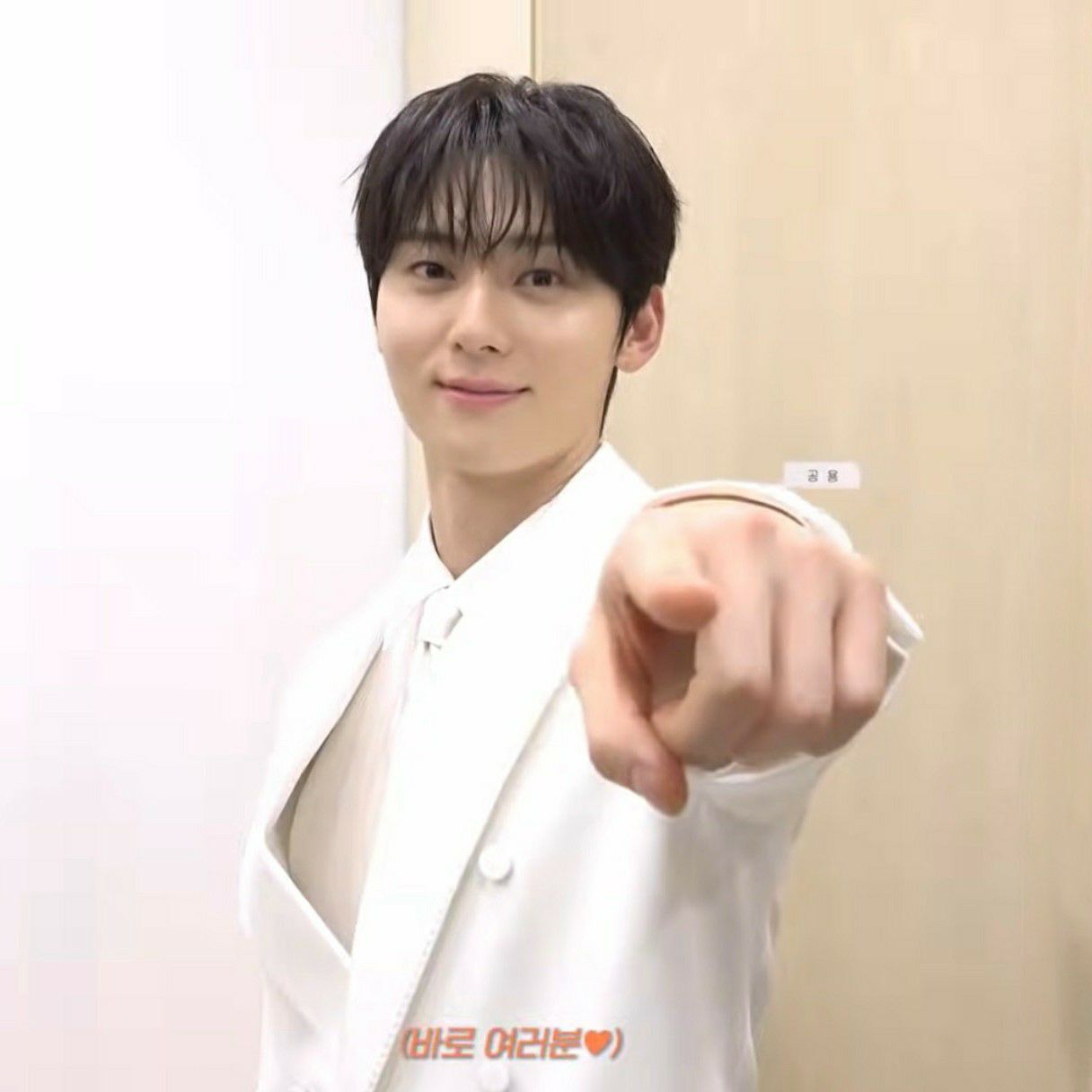 Behind-the-scenes cut of Hwang Minhyun