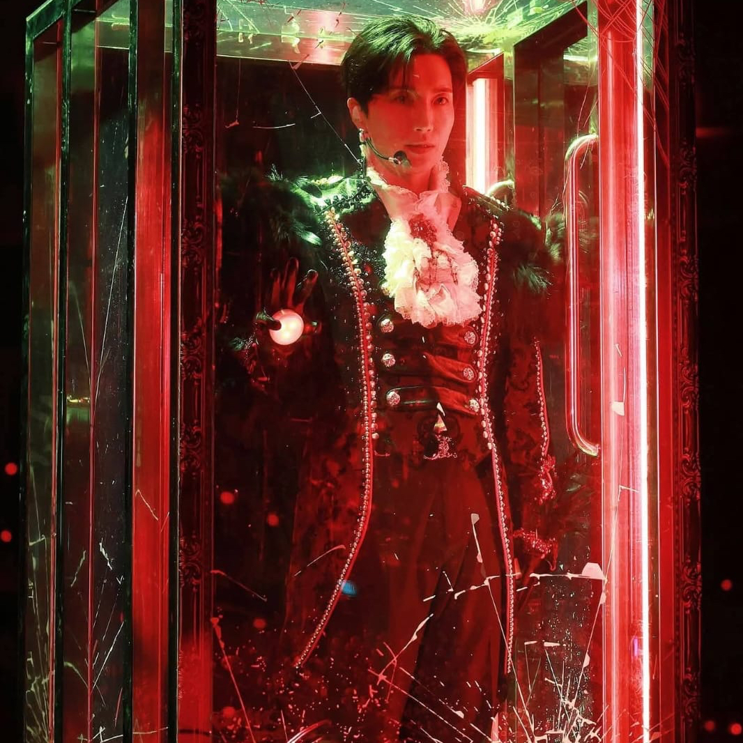 Recent activity shot of Siwon (Super Junior)