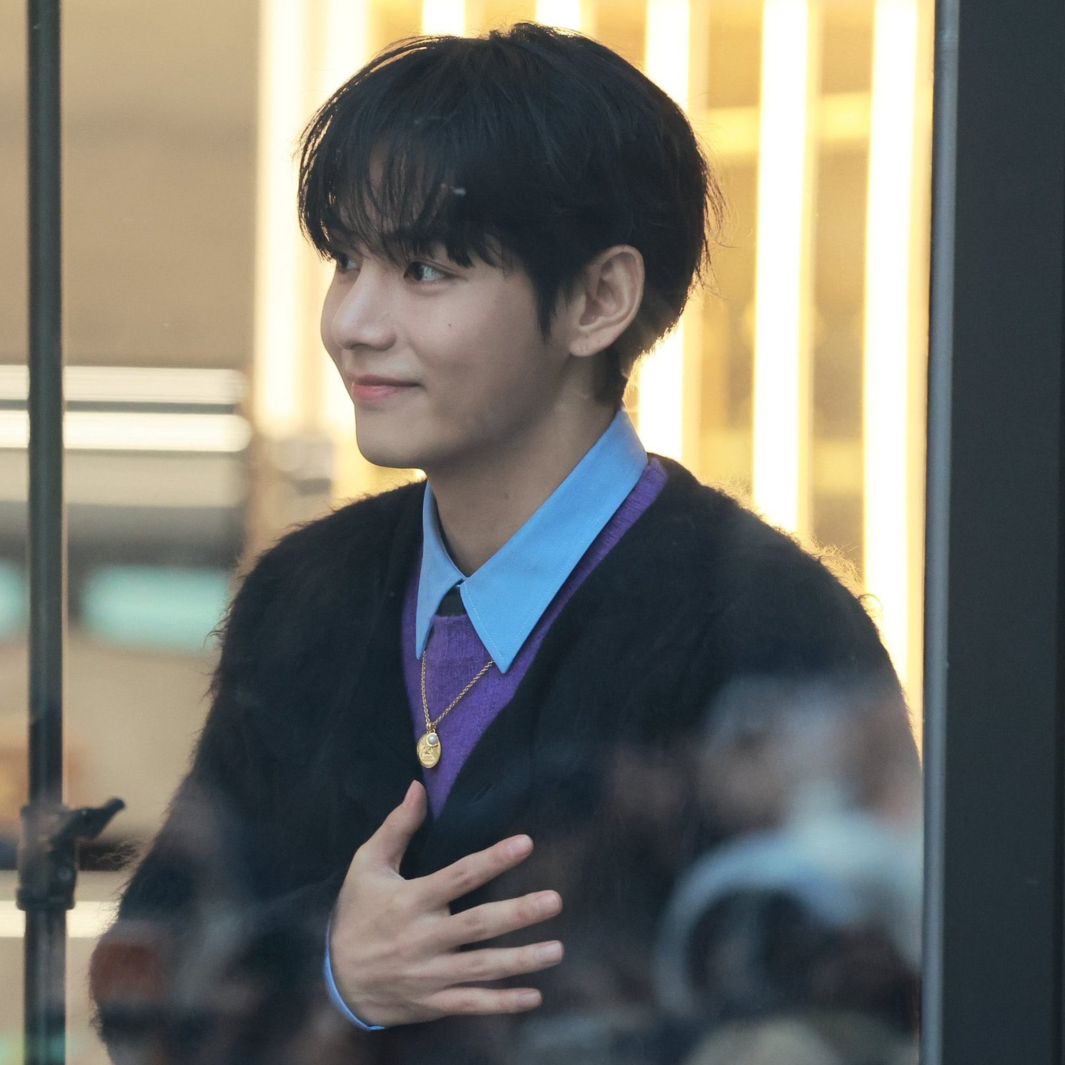 V (BTS)の舞台裏ショット