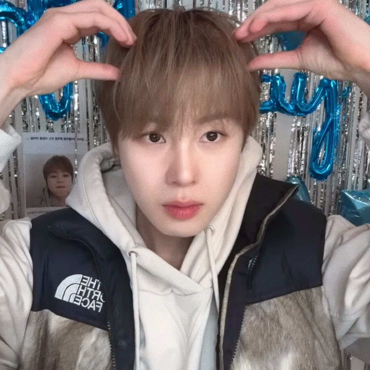 A moment captured by Ha Sungwoon's fan