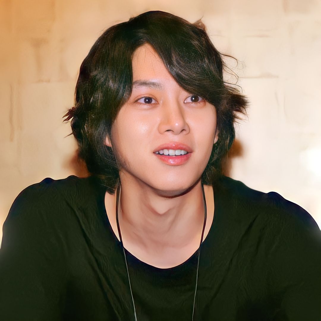Latest photo of Heechul (Super Junior)
