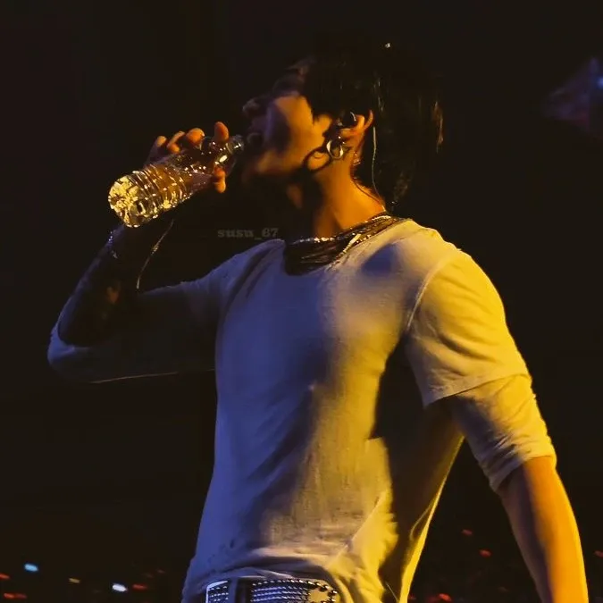 Foto aktivitas terbaru Jungkook (BTS)
