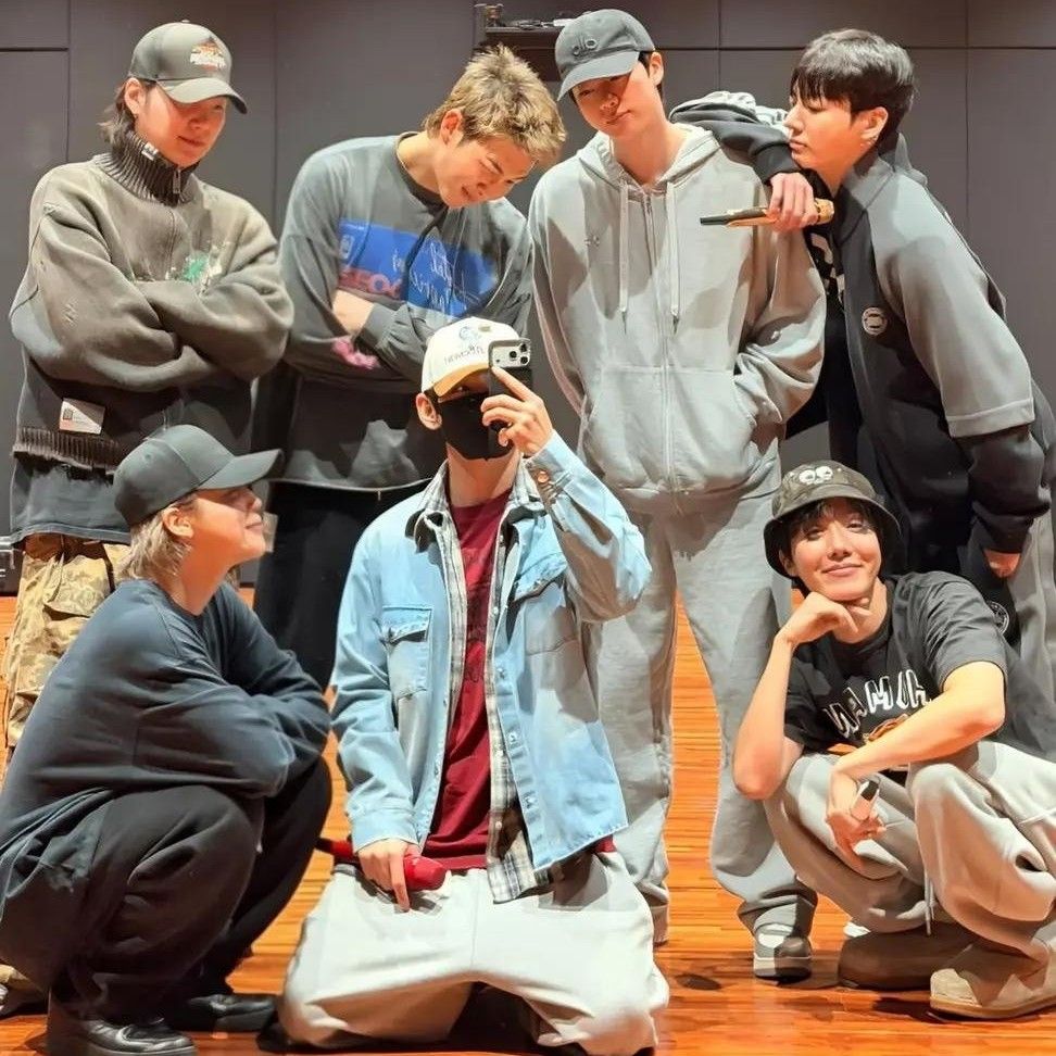 Foto aktivitas terbaru BTS