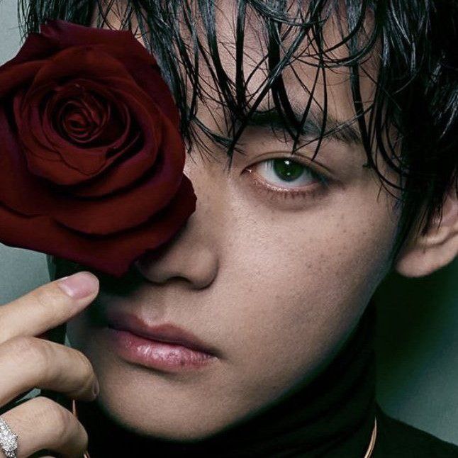 뷔 (방탄소년단)의 최신 사진